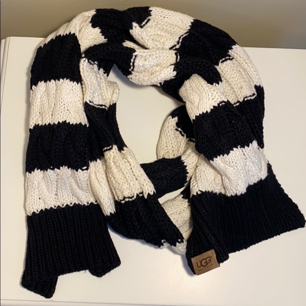 UGG Black and White Knit Scarf